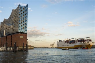 Elbe Philharmonic Hall and container ship, sunset, architects Herzog & De Meuron, Hafencity,