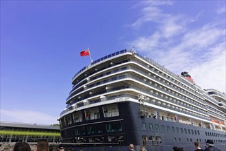 Cruise ship Queen Victoria on the Elbe in Hamburg Oat, Hamburg, Land Hamburg, Northern Germany,