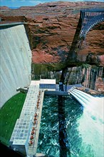 Glen Canyon Dam, damming the Colorado River by means of a gravity dam, damming Lake Powell, the
