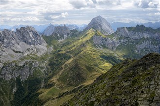 View of mountain landscape, mountain peaks on the Carnic main ridge, view from the Raudenspitze or
