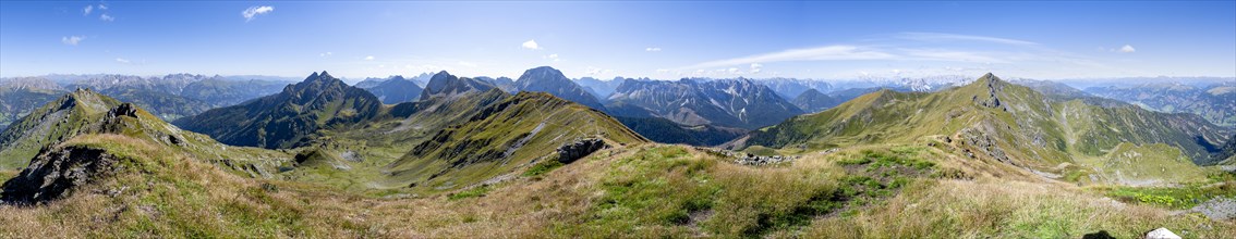 Mountain panorama, mountain landscape with grassy ridge, Carnic High Trail, Carnic Main Ridge,