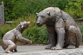 Bronze sculptures of polar bears (Ursus maritimus) in the Nuremberg Zoo, Am Tiergarten 30,