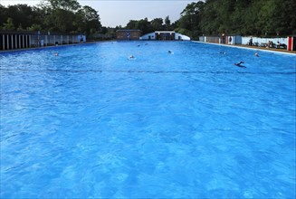 Large outdoor pool Tooting Bec Lido (91 m x 30 m), Tooting Bec Common, Tooting Bec, London,