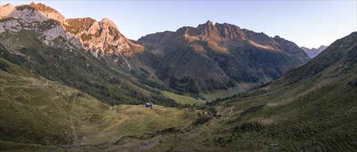 Alpine panorama, Alpine Club hut, Hochweisssteinhaus mountain hut, mountain landscape with green