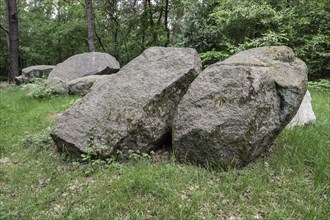 Large stone tomb from the Neolithic period, Holte-Lastrup, Emsland, Lower Saxony, Germany, Europe