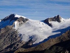 View from the Kreuzspitze to the summit of the Grossvenediger and Rainerhorn with the Mullwitzkees