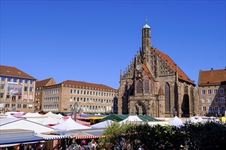 Auer Dult on the main market square, with Church of Our Lady, Nuremberg, Middle Franconia,