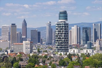 From the Goetheturm you have a clear view of the Henninger Tower and the Frankfurt banking skyline