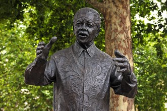 2, 70m high bronze statue of Nelson Mandela, Parliament Square, London, England, Great Britain