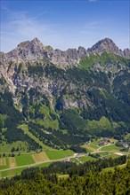 Mountain panorama from the Krinnenspitze, 2000m, behind Friedberger Klettersteig, Rote Flueh,