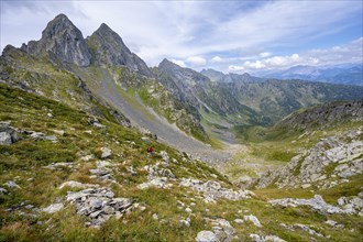 Mountaineer on a hiking trail at a saddle, pointed rocky mountain peaks Letterspitze and Steinwand