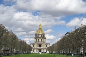 Park in front of the Invalides Cathedral, tomb of Napoleon I, Hotel des Invalides, Paris,