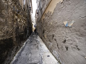 Narrow alley in the old town, Sassari, Sardinia, Italy, Europe