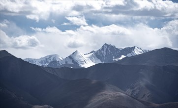 Snow-covered and glaciated mountain peaks, Ak Shyrak Mountains, near Kumtor, Kara-Say, Tian Shan,