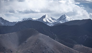 Snow-covered and glaciated mountain peaks, Ak Shyrak Mountains, near Kumtor, Kara-Say, Tian Shan,