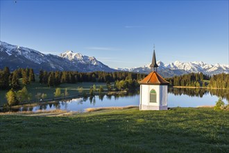 Chapel at Hegratsrieder See near Fuessen, Allgaeu Alps, snow, Allgaeu, Bavaria, Germany, Europe