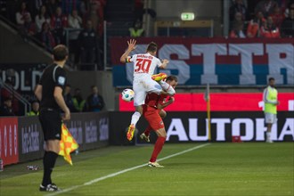 Football match, captain Silvan Dominic WIDMER 1. FSV Mainz 05 left in the air with cramped and