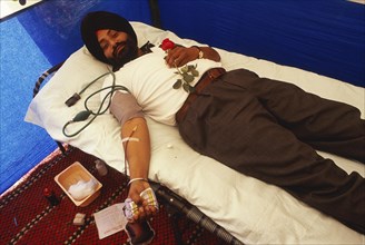 Blood donation by a sikh man, India, Asia