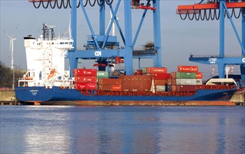 Container ship being unloaded at Container Terminal Altenwerder, Hamburg, 01.11.2014., Hamburg,