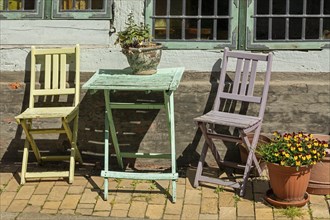 Table and chairs, pavement, Old Town, Lauenburg, Schleswig-Holstein, Germany, Europe