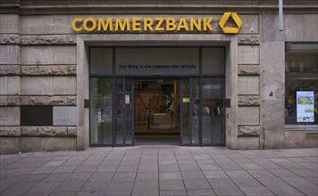 Commerzbank branch, lettering, logo, pedestrian zone, Koenigsstrasse, Stuttgart,