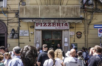 Queue at L'Antica Pizzeria da Michele, Naples, 02/05/2024, Naples, Italy, Europe