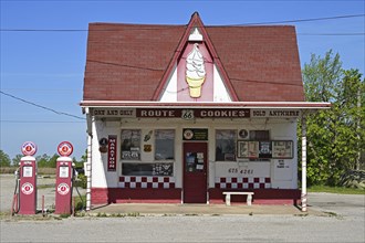 Historic petrol station with souvenir shop on Route 66, Commerce, Oklahoma
