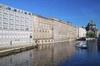 Spree, Haus der Wirtschaft, City Library, Cathedral, Nikolai Quarter, Alexanderplatz, Berlin,