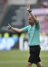 Referee Referee Marco Fritz, gesture, gesture, thumbs up, PreZero Arena, Sinsheim,