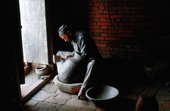 Potter at work, Man from the Newar community, Thimi, Kathmandu valley, Nepal, Asia