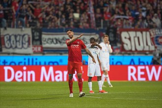 Football match, Tim KLEINDIENST 1.FC Heidenheim retraces his shot in slow motion with the help of
