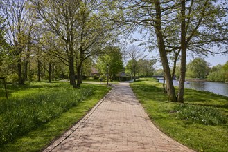 Bank with gardens along the Westersielzug in Friedrichstadt, district of Nordfriesland,