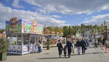 People, visitors, spring festival, fairground, Tegel, Reinickendorf, Berlin, Germany, Europe