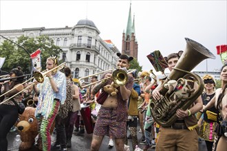 Trumpeters of the group Urso Ki Ti Schubsen at the street parade of the 26th Carnival of Cultures