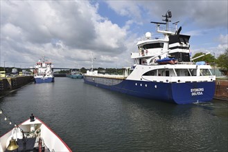 Steamship, paddle steamer, paddle steamer Freya enters the Kiel-Holtenau lock, Schleswig-Holstein,