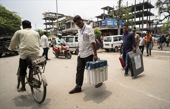 Barpeta, India. 6 May 2024. Polling officials collects Electronic Voting Machines (EVMs) and Voter