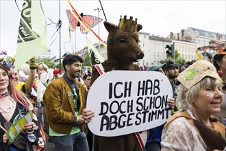 Dancer of the group 100% Tempelhofer Feld dressed as a Berlin bear with a sign Ich hab doch schon