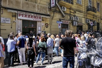 Queue at L'Antica Pizzeria da Michele, Naples, 02/05/2024, Naples, Italy, Europe