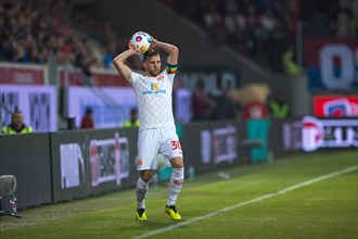 Football match, captain Silvan Dominic WIDMER 1. FSV Mainz 05 at the throw-in 1.FC Heidenheim,