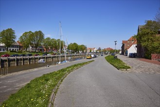 Access road to Toenning harbour, Nordfriesland district, Schleswig-Holstein, Germany, Europe