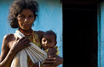 Mother and child from the Dongriya Kondh tribe, Dongriya khond, Odisha, India, Asia