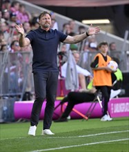 Coach Ralph Hasenhuettl VfL Wolfsburg, disappointed, gesture, gesture, Allianz Arena, Munich,