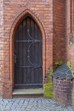 Entrance door, Maria Magdalenen Church, Old Town, Lauenburg, Schleswig-Holstein, Germany, Europe