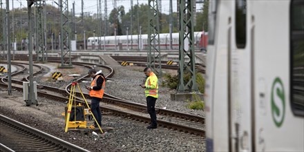 Railway worker surveying on the tracks with S-Bahn, Hanover-Nordstadt station, Hanover, Lower