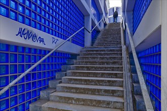 Access to Hanover-Nordstadt railway station, blue glass blocks and exposed concrete, project for