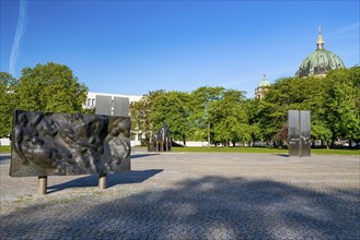 Karl Marx and Friedrich Engels bronze memorial, Marx-Engels-Forum, Berlin Mitte, Berlin, Germany,