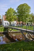 Kohbruech bridge over the Mittelburggraben and the Schiefe Haus in Friedrichstadt, district of