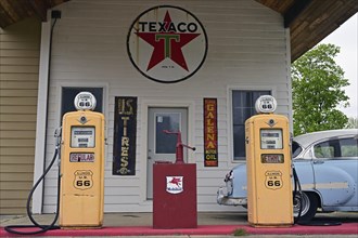Historic Texaco petrol station on Route 66, Williamsville, Illinois