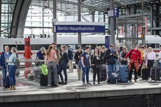 Waiting passengers, platform, central station, Mitte, Berlin, Germany, Europe