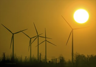 Sunset on 09.12.2014 at a wind farm in Jaenschwalde, Jaenschwalde, Brandenburg, Germany, Europe